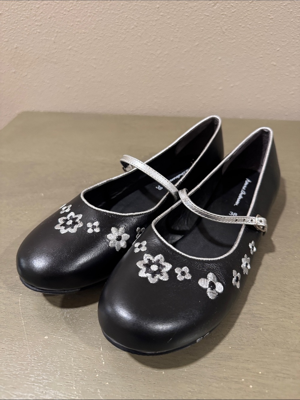 Hanna Andersson Black Mary Jane Flats with Silver Floral Embroidery size 38